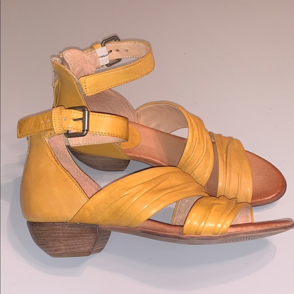 Miz Mooz Cassie Women's Leather Mustard Yellow Ankle Strap Sandals 38 - Picture 2 of 16